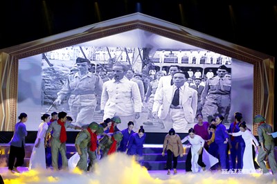 Chương trình nghệ thuật ‘Vang tiếng Bác giữa mùa thu đất Cảng’