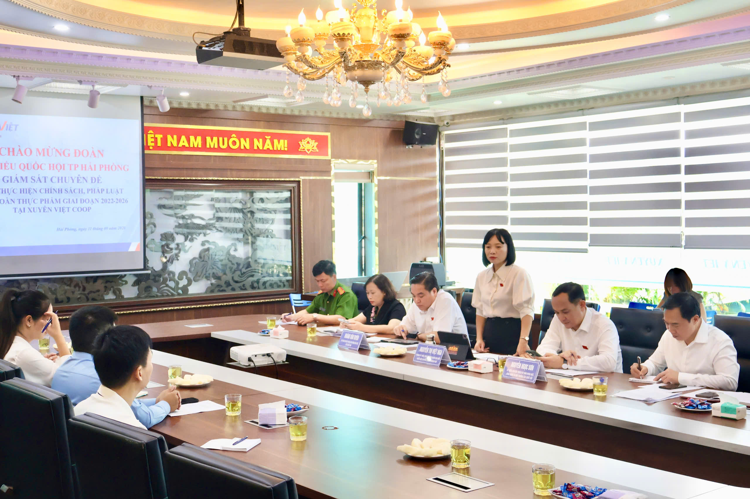 Đoàn đại biểu Quốc hội thành phố giám sát việc thực hiện chính sách, pháp luật về an toàn thực phẩm tại cơ sở sản xuất thủy sản