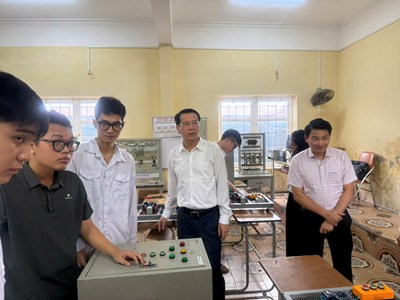 Ban Văn hóa - Xã hội HĐND thành phố giám sát tại Trường Cao đẳng VMU