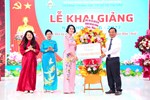 Phó Bí thư Thành ủy, Chủ tịch HĐND thành phố Lê Văn Hiệu dự Lễ khai giảng tại Trường THCS Võ Thị Sáu, phường Lê Thanh Nghị