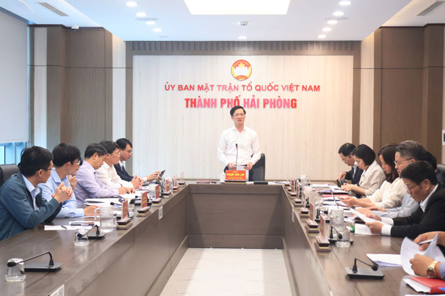 Thống nhất số lượng điểm tiếp xúc cử tri, thời gian, địa điểm, hình thức tổ chức tiếp xúc cử tri để vận động bầu cử