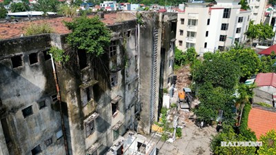 Phá dỡ khu chung cư cũ 5 tầng tại phường Đồ Sơn