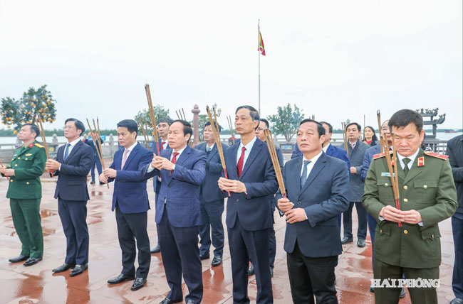 Lãnh đạo thành phố Hải Phòng dâng hương tại các di tích lịch sử, văn hóa tiêu biểu dịp Tết Bính Ngọ