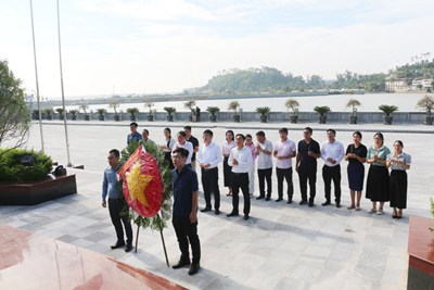 Chi bộ 3 tổ chức sinh hoạt chuyên đề tại Khu Di tích lịch sử cấp quốc gia Bến tàu không số K15