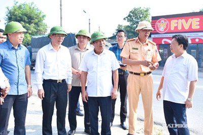 Tiếp tục tháo gỡ những khó khăn vướng mắc trong việc giải quyết kiến nghị cử tri về giao thông đô thị, cấp giấy chứng nhận quyền sử dụng đất, phát triển nuôi trồng thủy sản