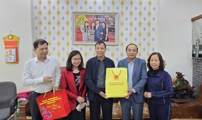 Đoàn đại biểu Quốc hội thành phố Hải Phòng thăm, tặng quà tri ân các gia đình chính sách dịp Tết Nguyên đán Bính Ngọ 2026