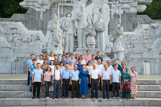 Đoàn đại biểu Quốc hội thành phố Hải Phòng thăm Khu di tích Ban Thường trực Quốc hội tại tỉnh Tuyên Quang