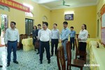 Phó Chủ tịch HĐND thành phố Nguyễn Khắc Toản kiểm tra công tác chuẩn bị bầu cử tại xã Trường Tân