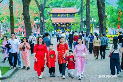 Lễ hội mùa xuân đầu tiên trên miền di sản