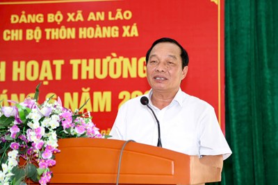 Đồng chí Lê Văn Hiệu, Phó Bí thư Thành ủy, Chủ tịch HĐND thành phố dự sinh hoạt Chi bộ thôn Hoàng Xá, Đảng bộ xã An Lão