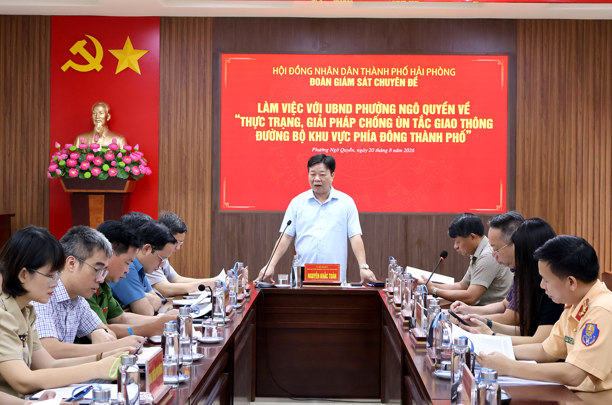 Phường Ngô Quyền có 11 điểm ùn tắc về giao thông