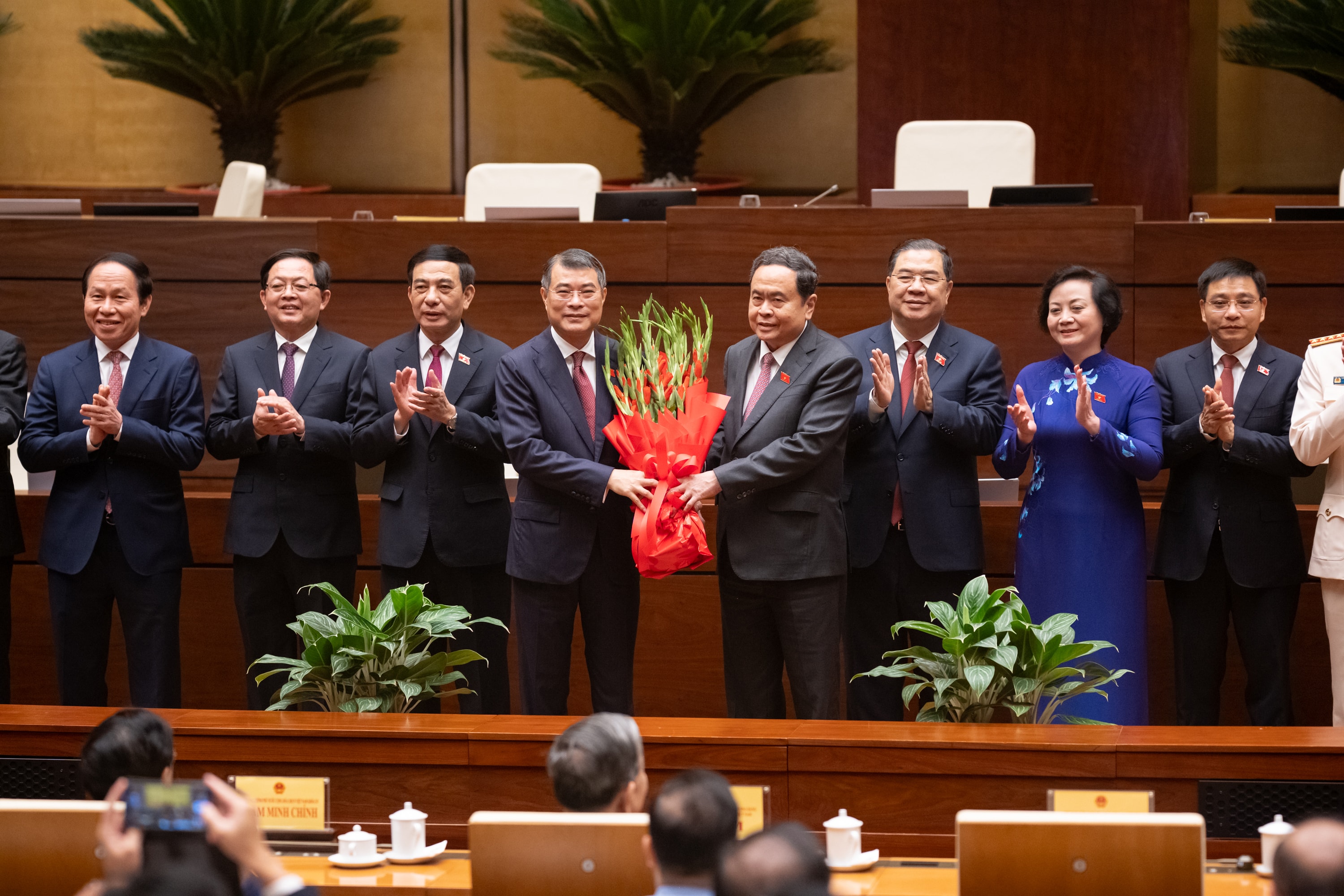 Quốc hội phê chuẩn bổ nhiệm 06 Phó Thủ tướng, 17 Bộ trưởng và các thành viên khác của Chính phủ