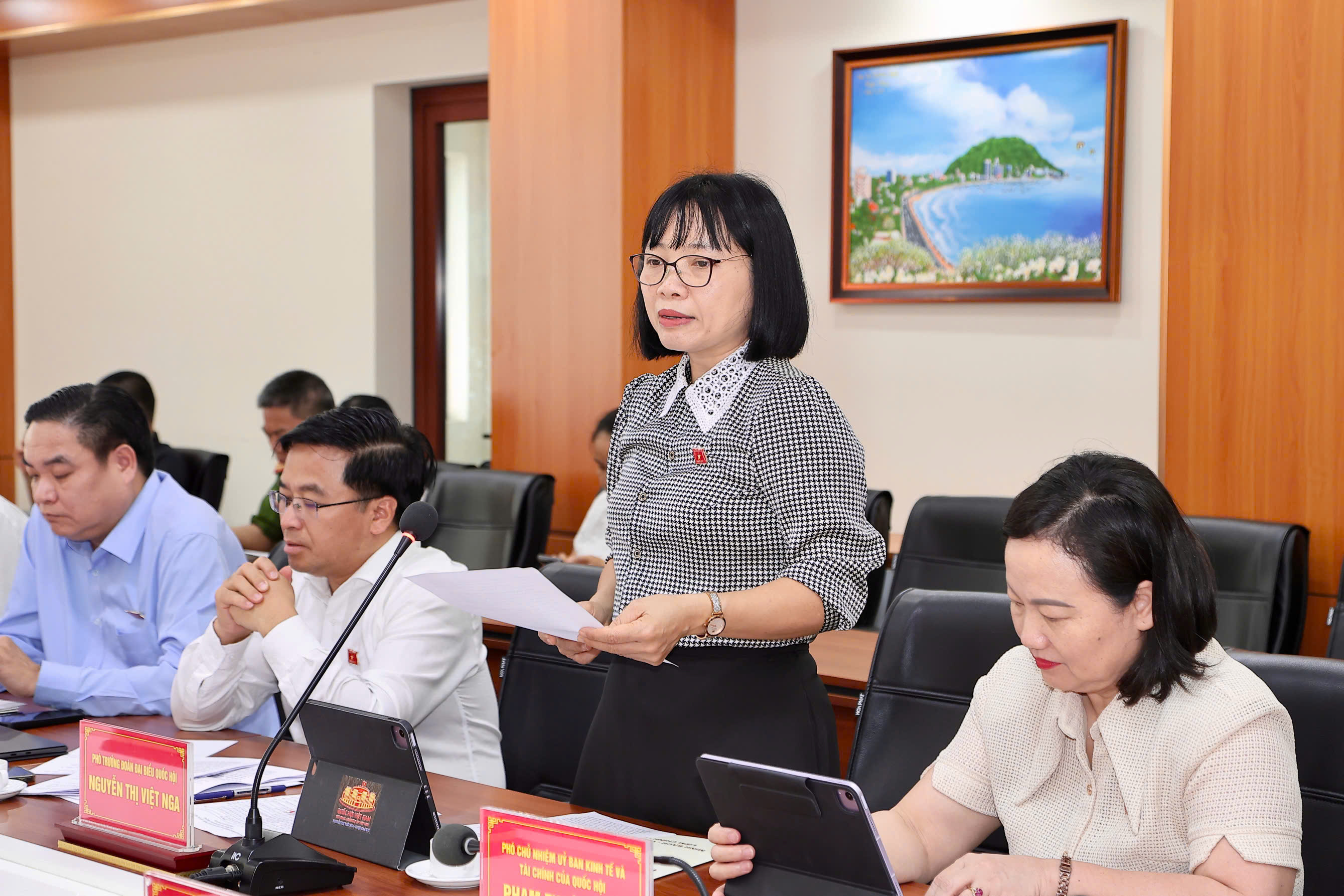 Đoàn đại biểu Quốc hội thành phố khảo sát tình hình tổ chức hoạt động và thực hiện nhiệm vụ tại Thuế thành phố